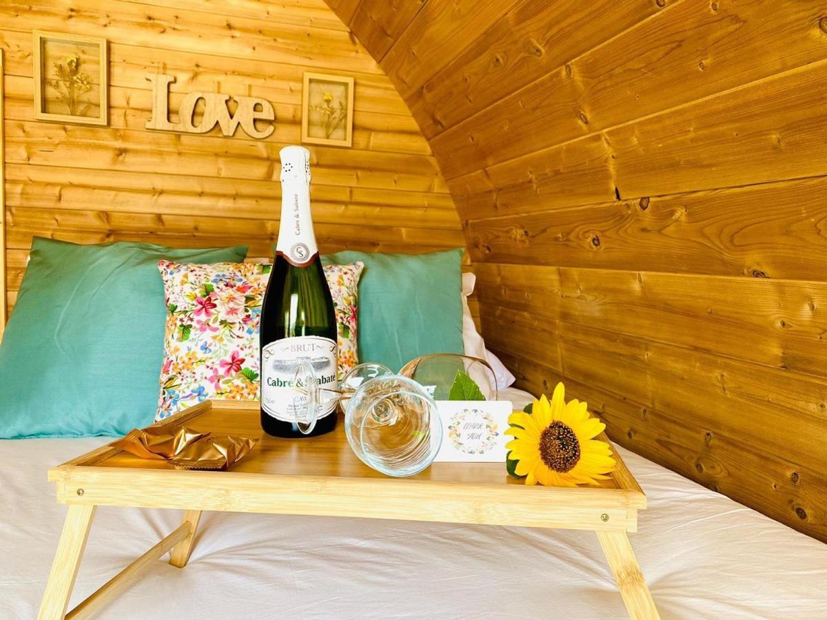 Lykke Suite Spa Sauna Piscina Y Jardin Buzanada Zewnętrze zdjęcie